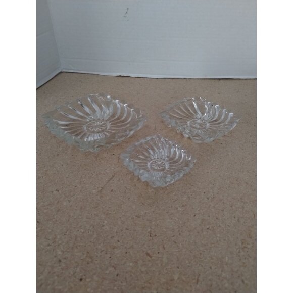 Set Of 3 Vintage Clear Glass Square Snack Dishes 3" 4" 5" - Picture 2 of 5